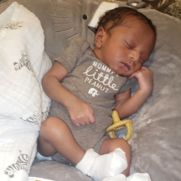 Carters onesie and pants - Picture 3 of 3